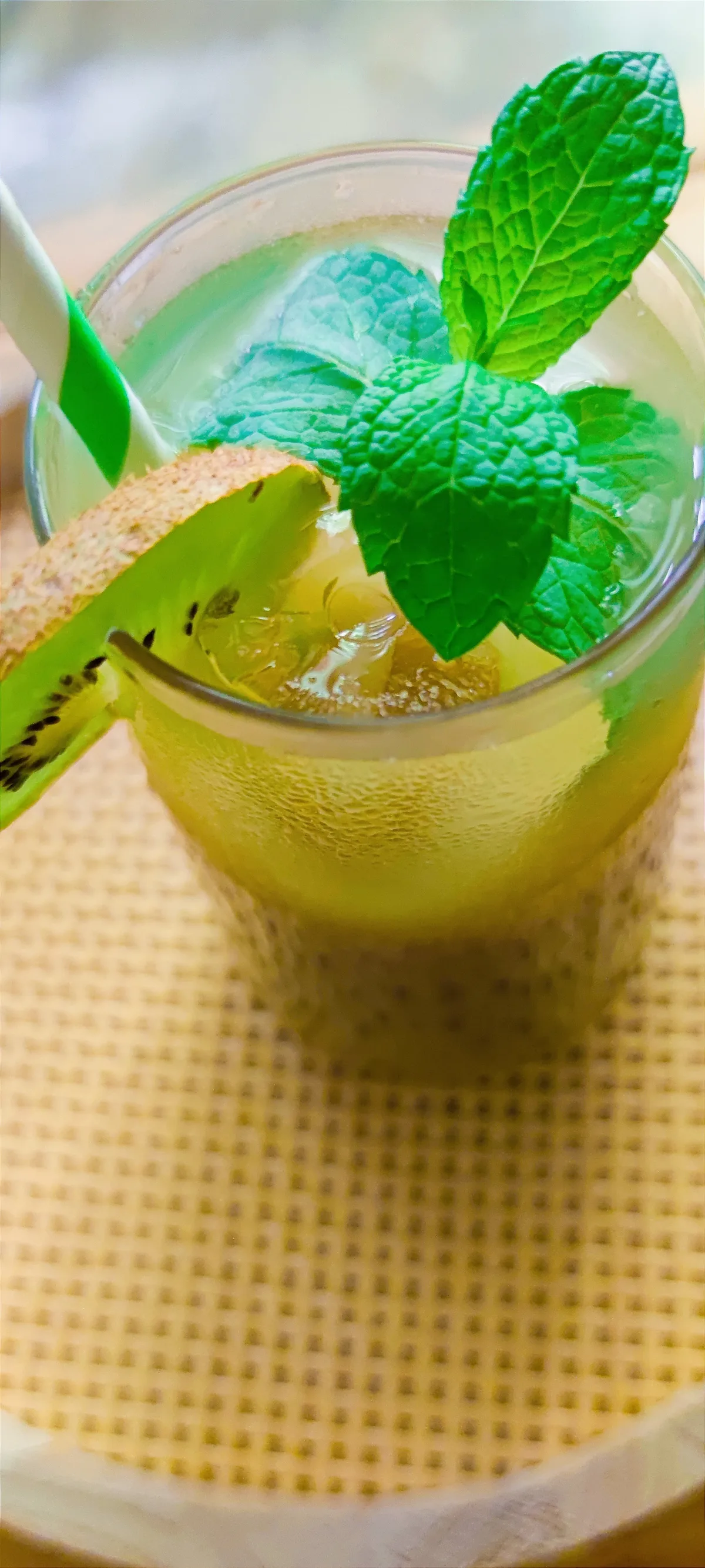 Kiwi–zöldalma frissítő – Mónika módra recept fotó