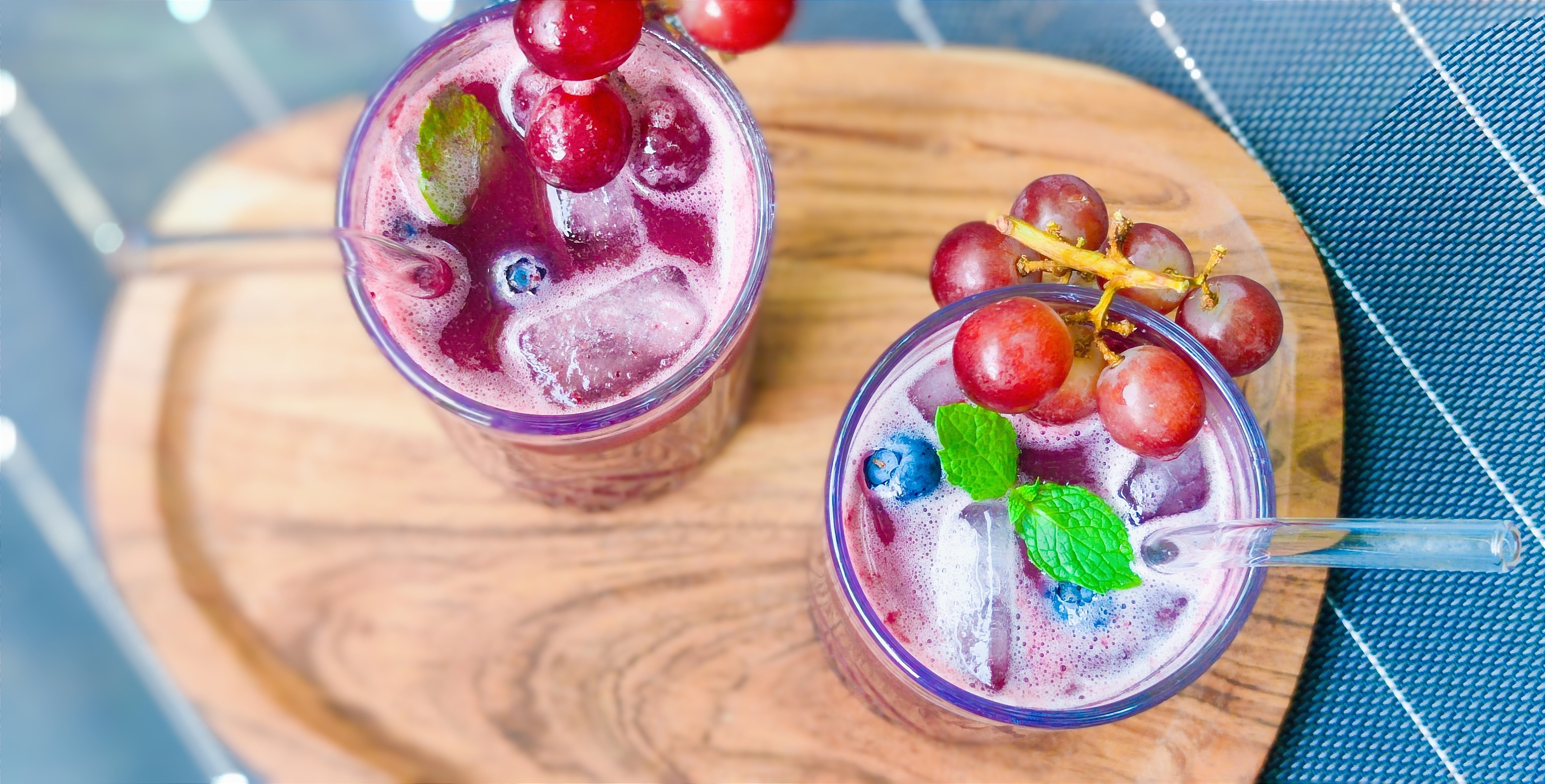 Áfonya–fekete szőlő–alma frissítő recept fotó