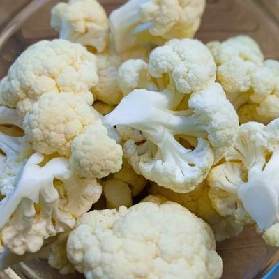 Gyors, selymes kakukkfűves karfiol krémleves pirított mandulával 🥣🌿 – 1. lépés