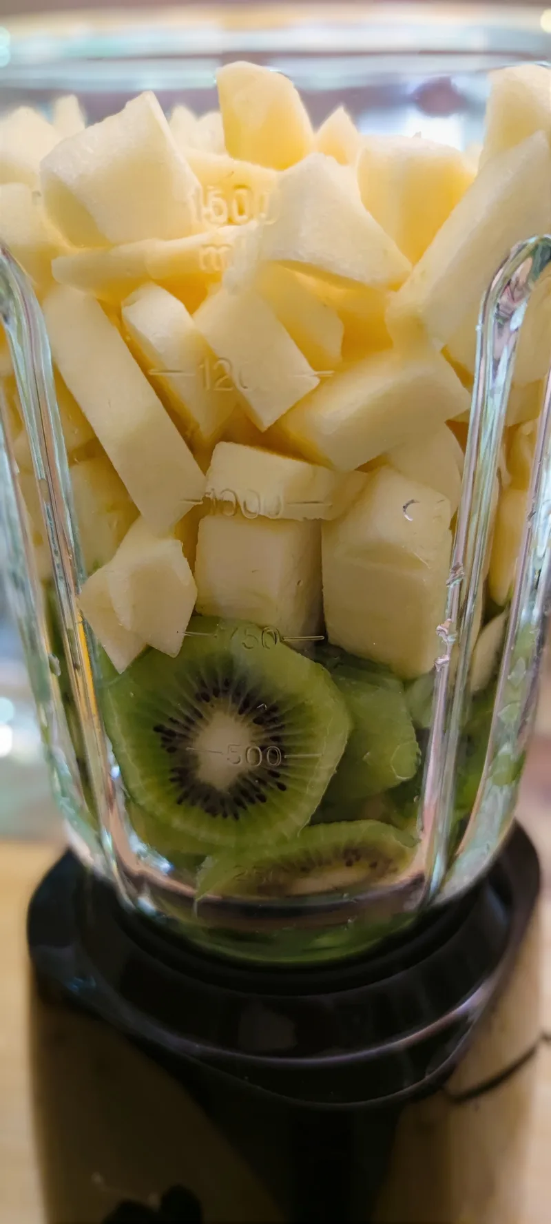 Kiwi–zöldalma frissítő – Mónika módra – 1. lépés