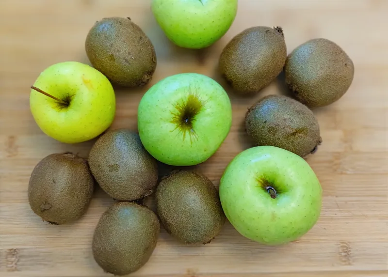 Kiwi–zöldalma frissítő – Mónika módra – 1. lépés