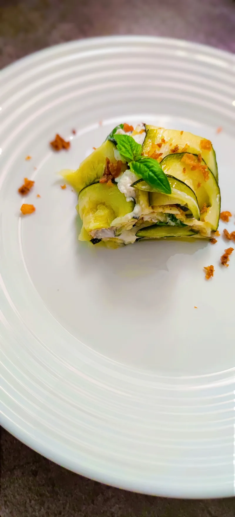 Krémes - fokhagymás cukkinitekercs ropogós hagymával ( Keto - barát vacsora) – 6. lépés