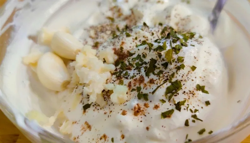 Krémes - fokhagymás cukkinitekercs ropogós hagymával ( Keto - barát vacsora) – 3. lépés
