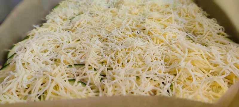 Krémes - fokhagymás cukkinitekercs ropogós hagymával ( Keto - barát vacsora) – 2. lépés