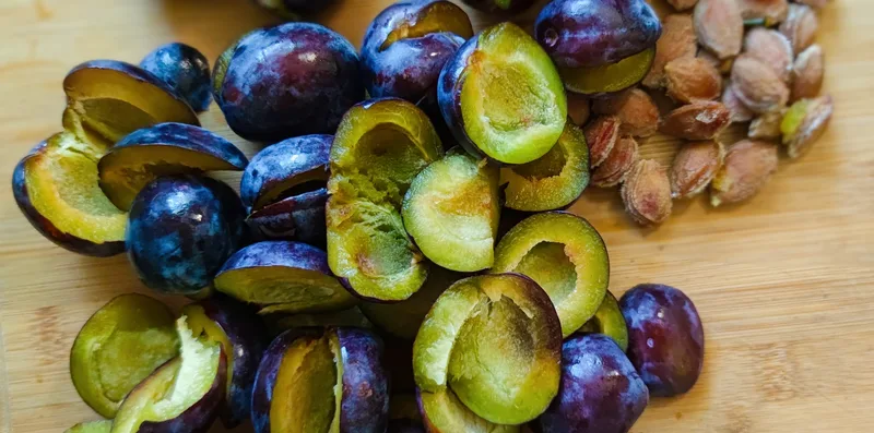 Mézes–vaníliás szilvakrémleves pirított dióval – Mónika módra – 1. lépés