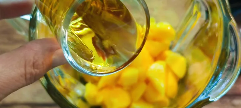 Őszibarack–méz–lime bourbon koktél Mónika módra – 2. lépés