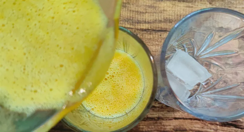Őszibarack–méz–lime bourbon koktél Mónika módra – 3. lépés
